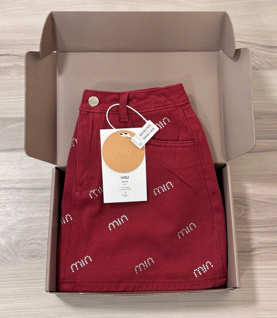 VGU9607 CHÂN VÁY NGẮN ĐÍNH ĐÁ (ĐỎ)