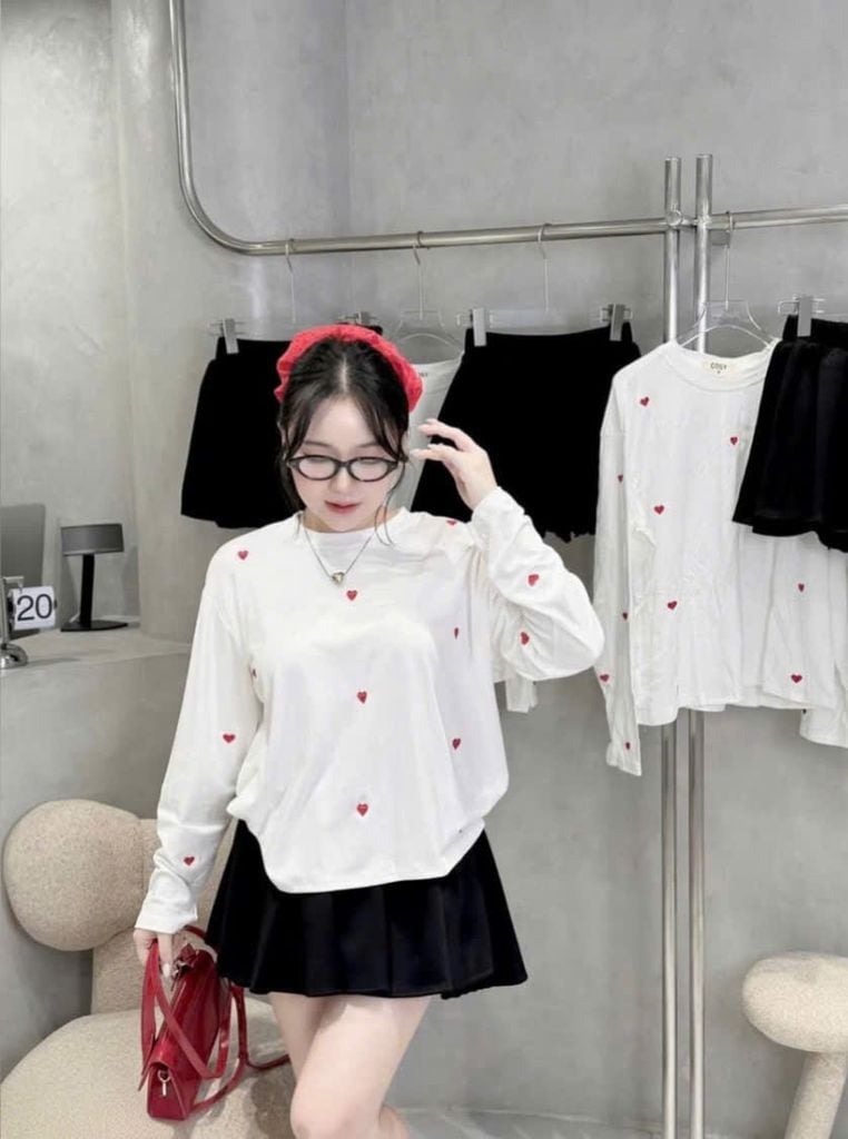 VGU9635-Set thun áo tay dài thêu tim , CV xếp ly Đen (áo Trắng)