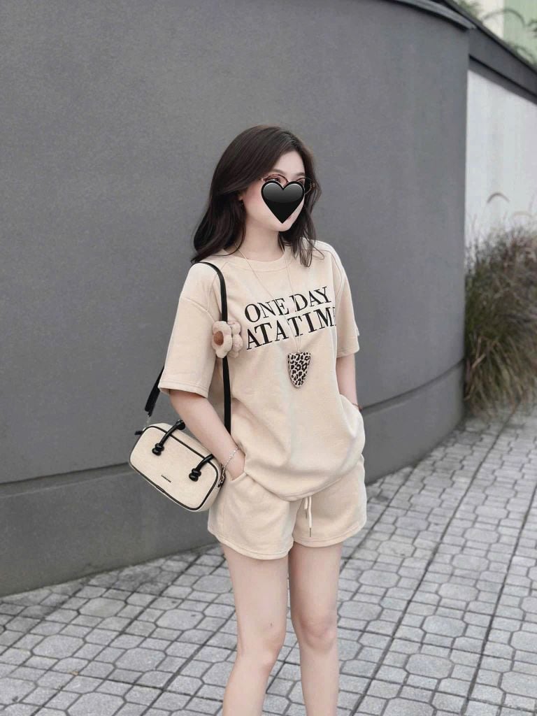 TQ4027-Set thun áo in chữ, quần short Kem