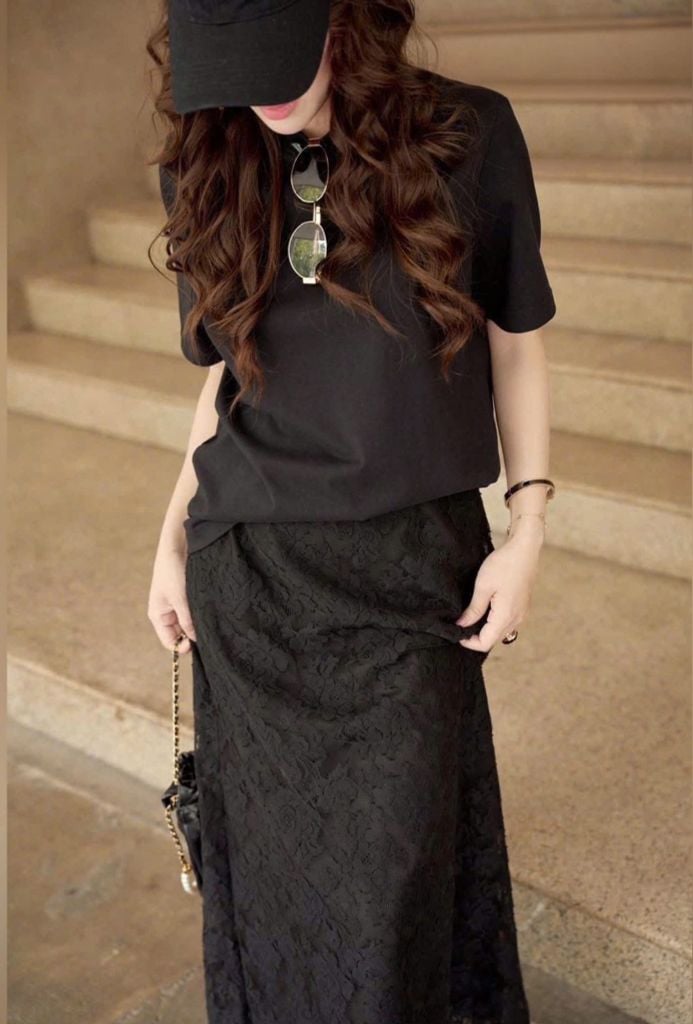 VGU9661 - Set Áo Thun Trơn + Chân Váy Ren ĐEN