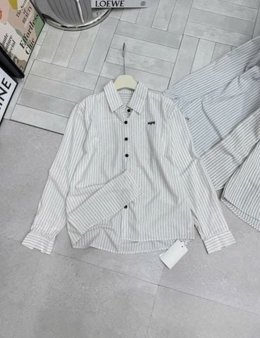 LEN1115 ÁO SƠMI SỌC QC THÊU CHỮ (NÂU)