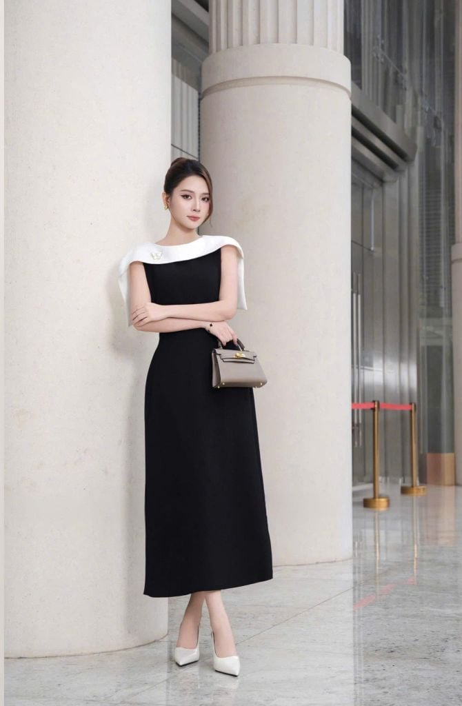 VGU9748 ĐẦM ĐEN CỔ CHOÀNG TAG BƯỚM