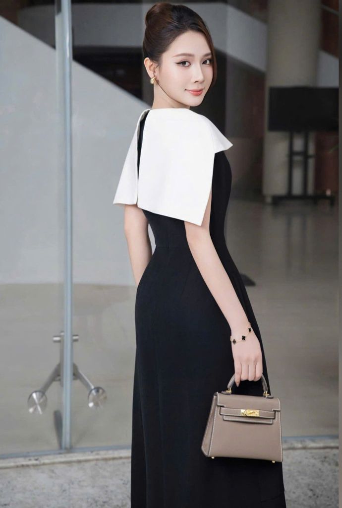 VGU9748 ĐẦM ĐEN CỔ CHOÀNG TAG BƯỚM