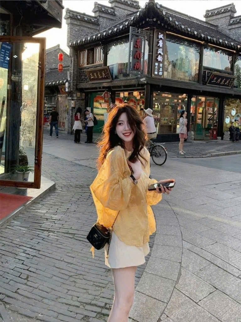 VRA0500 - Set Áo Tay Bồng Thêu-Quần Short Trắng