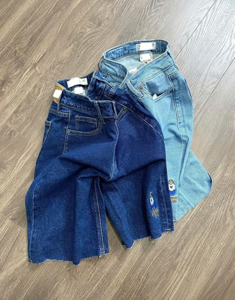 VGU9807 QUẦN JEAN NGỐ THÊU GẤU (ĐẬM)