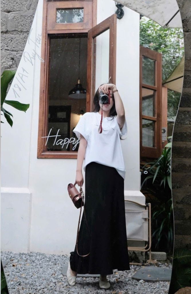 VRA0499 - Set Áo Thun Trắng - Chân Váy Dài Đen
