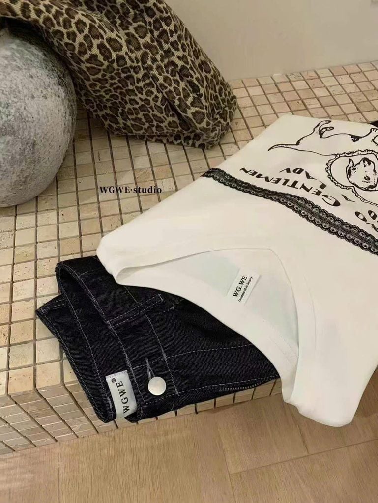 LEN1856-Áo thun cổ tim hình cún phối ren Trắng