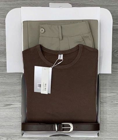 KS0533-Set basic áo thun nâu, quần dài kaki+nịt