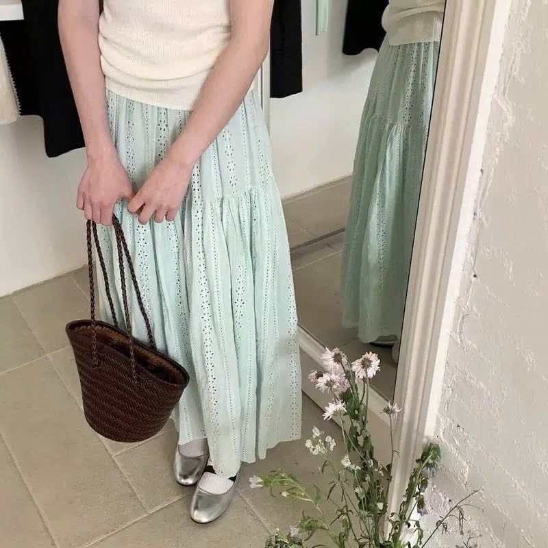 LEN2135-Chân váy dài thêu hoa lỗ Kem
