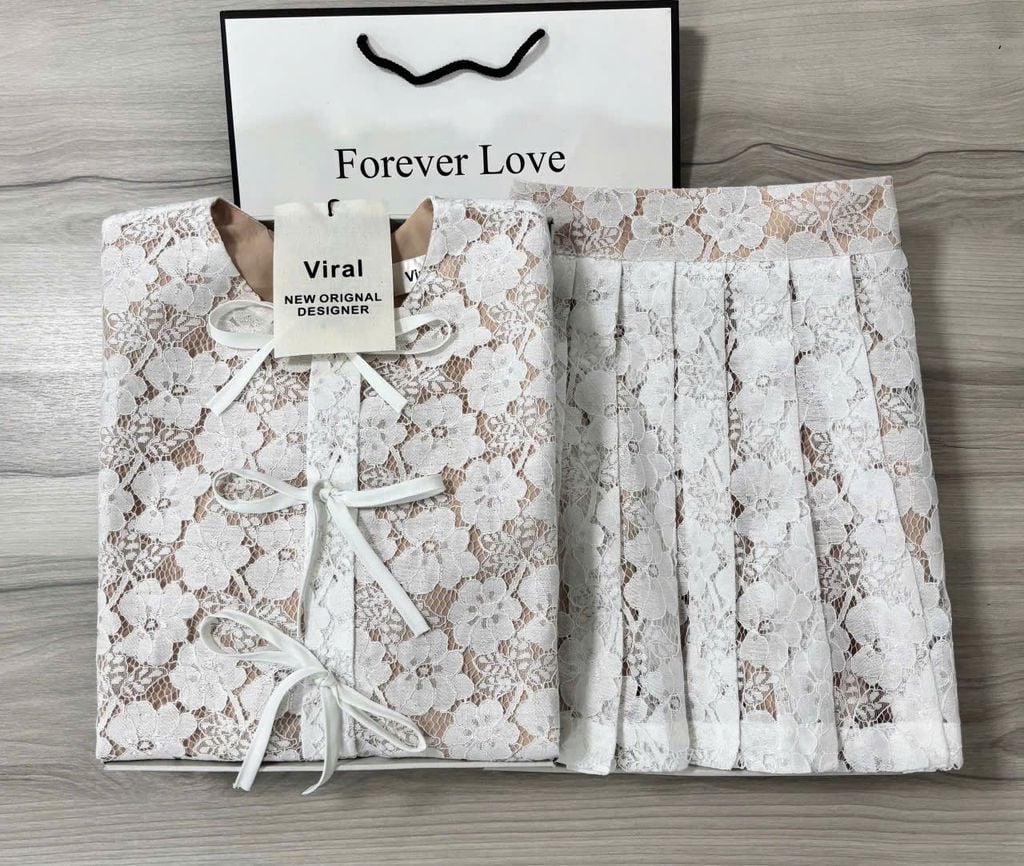 VRA0536 SET ÁO REN HOA ĐÍNH NƠ, CV XẾP LI