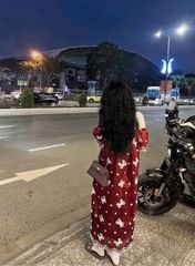 SKY8021-Đầm suông bệt vai thêu nơ CC Đỏ