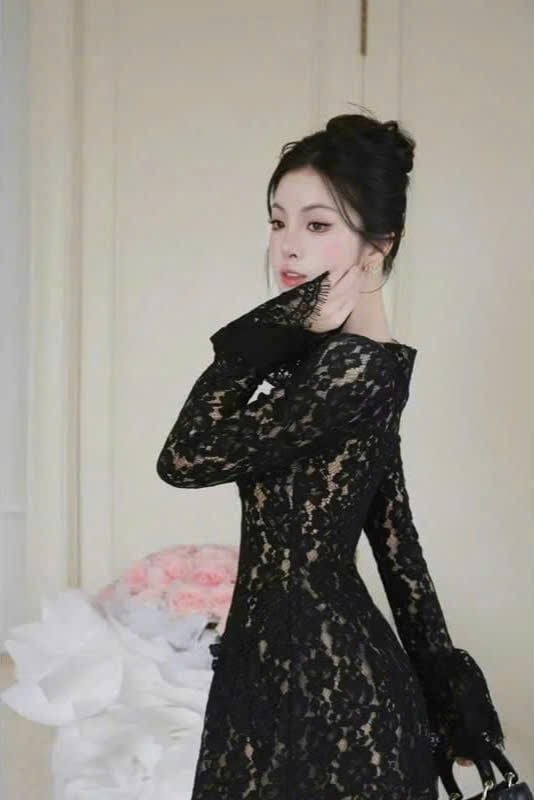 VGU9971 - Đầm Ren Tay Loe Màu Đen + Kèm Tag Hoa