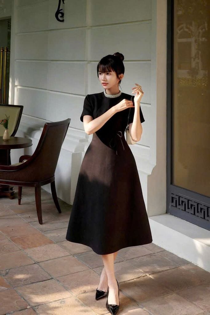 TB7930-Đầm dài viền cổ kết ngọc Đen