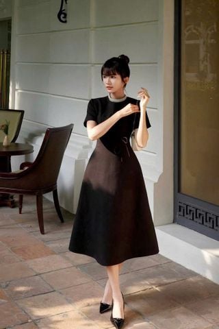 TB7930-Đầm dài viền cổ kết ngọc Đen