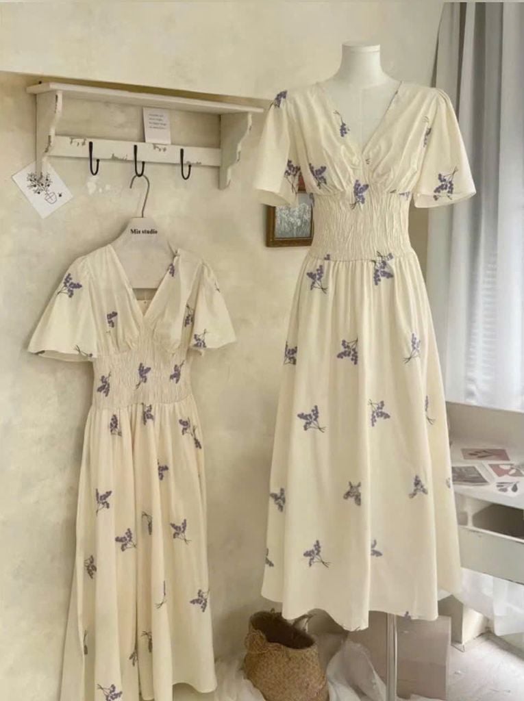 VRA0547-Đầm cổ V thêu hoa Tím