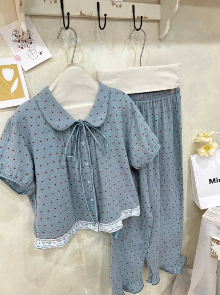 VGU0008-Set chấm bi, áo cổ sen viền ren, quần dài Xanh