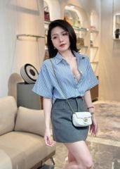 TQ4130-Set áo sơ mi sọc xanh, CV ngắn thêu chữ Xám (2 món)