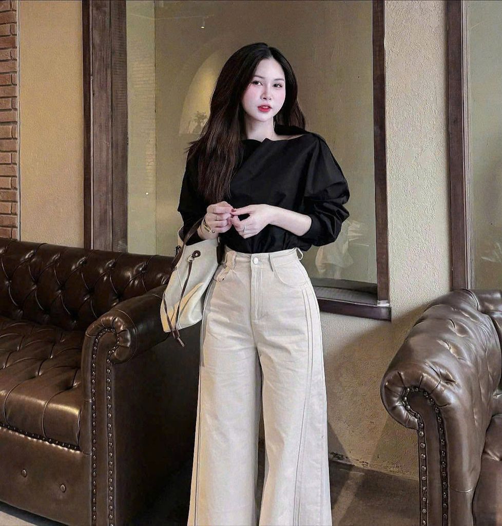 KS0567-Set áo kiểu vai đính nút, quần kaki Kem (áo đen)