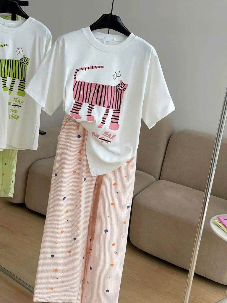 TB8068-Set áo in mèo, quần dài sọc họa tiết Xanh