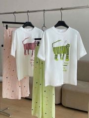TB8069-Set áo in mèo, quần dài sọc họa tiết Hồng