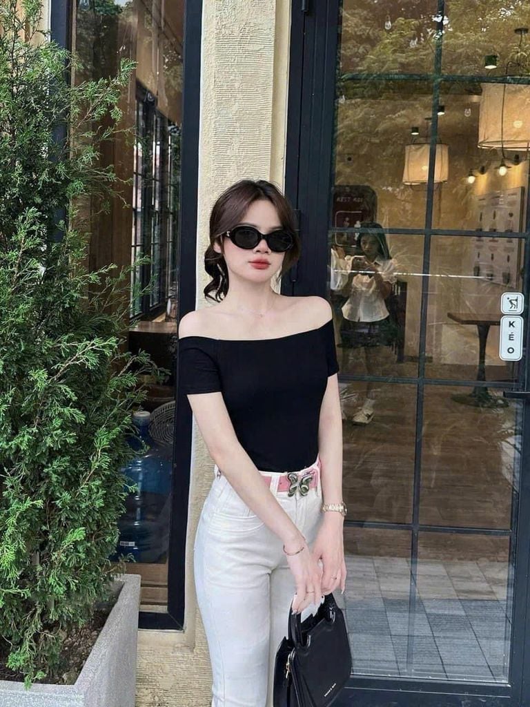 KS0579-Set áo bệt vai, quần jean + nịt CC