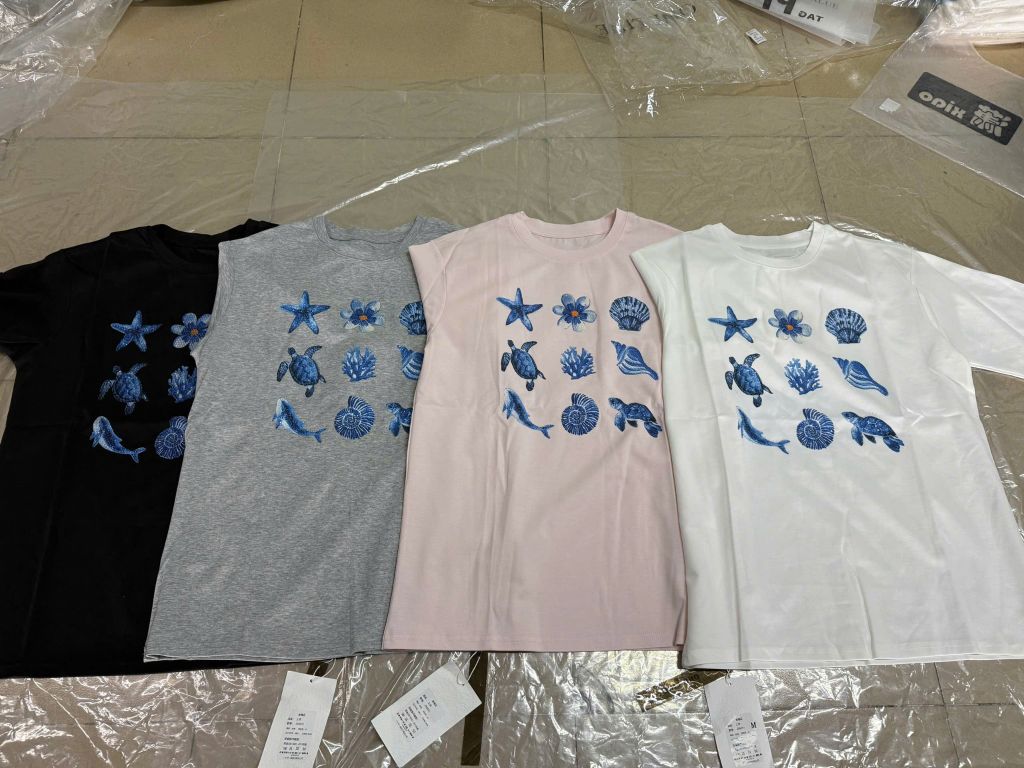 QCC2141 ÁO THUN SÒ ỐC ĐÍNH HẠT (TRẮNG)