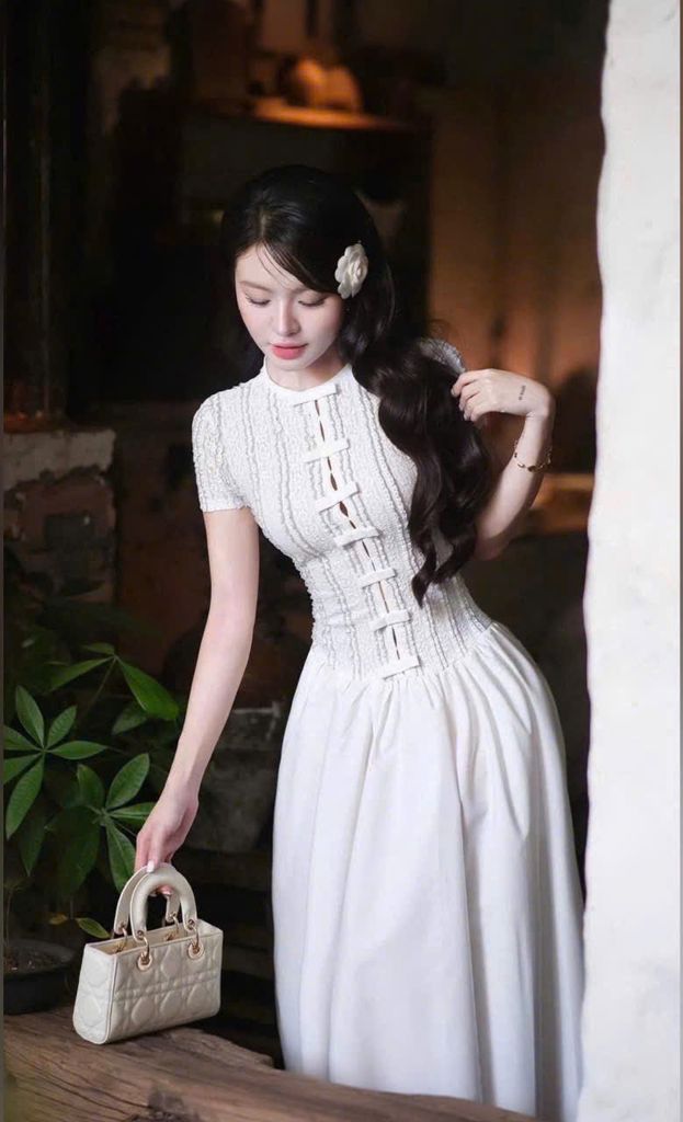 VGU0095 - ĐẦM TRẮNG ĐÍNH NƠ
