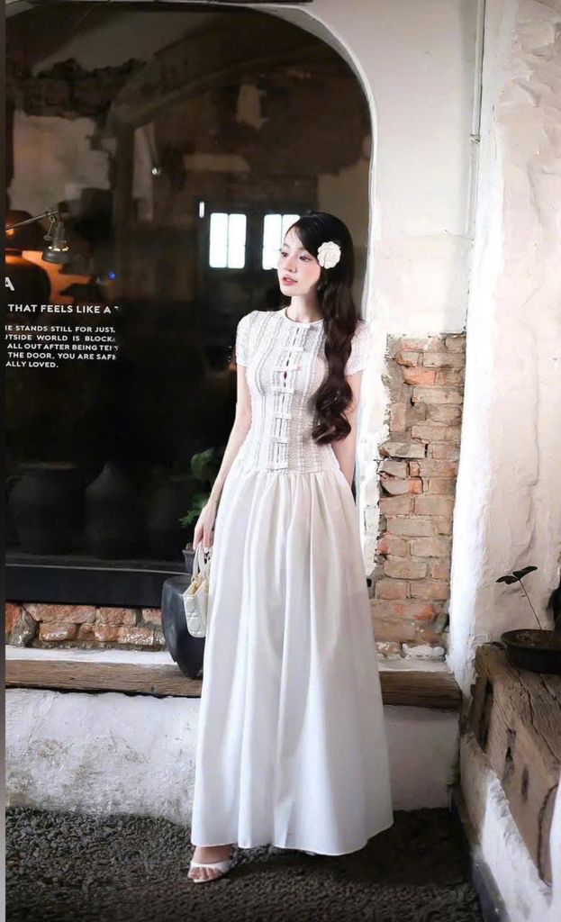 VGU0095 - ĐẦM TRẮNG ĐÍNH NƠ