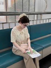VGU0127-Set áo thêu nơ nút ngọc, quần dài Nâu