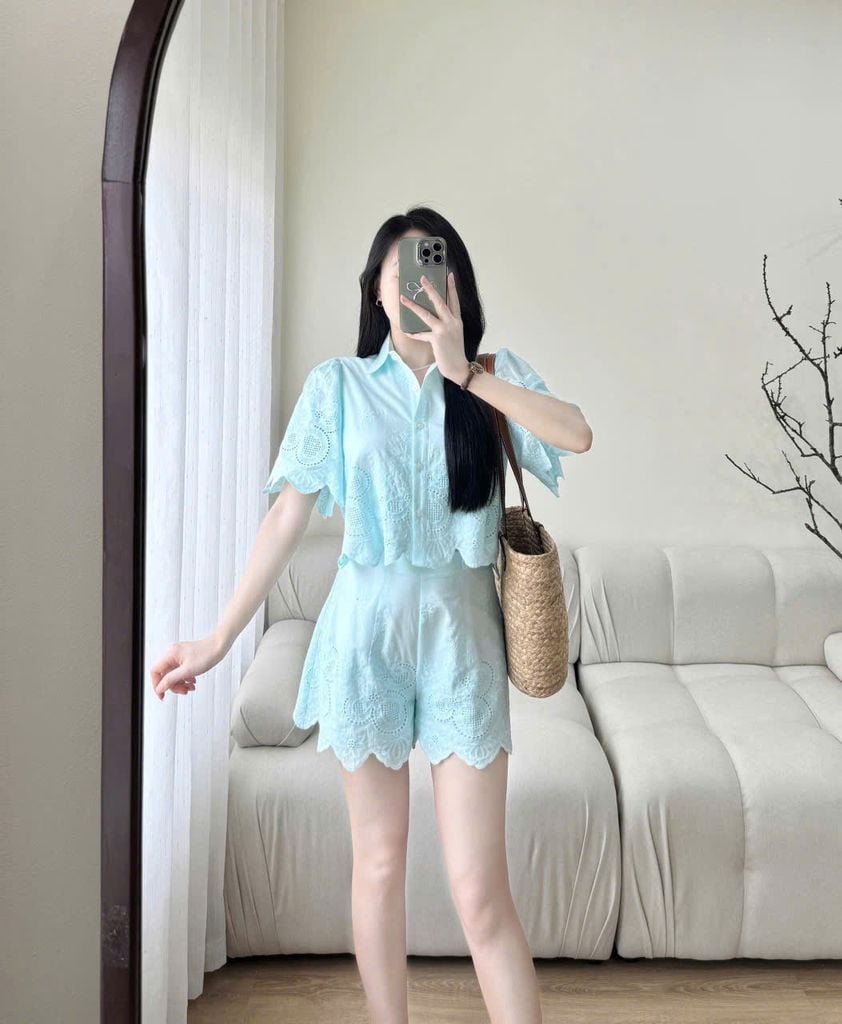 VGU0132-Set hoa thêu CC áo +quần short viền lazer Xanh
