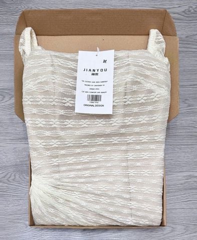 TB8179 ĐẦM REN CỔ VUÔNG TAY DÀI NHẤN EO