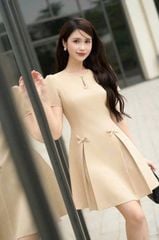 TB8220-Đầm xòe ngắn eo đính nơ Kem