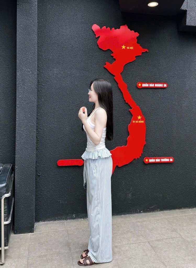 KS0693 - SET ÁO 2 DÂY TRẮNG + QUẦN SỌC XANH
