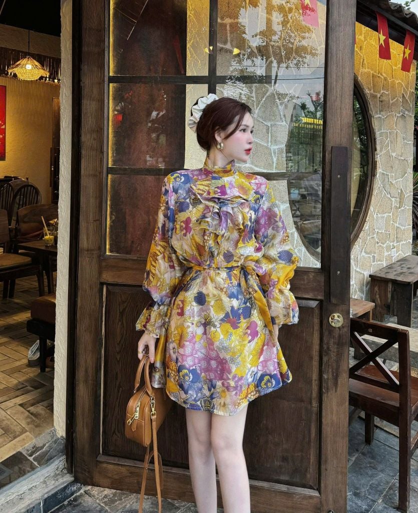 VGU9017- Đầm hoa suông tay loe, ngực phối bèo