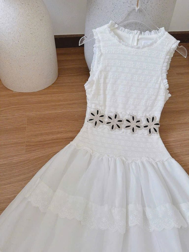 VGU0204 - ĐẦM TÙNG XÒE THÊU HOA