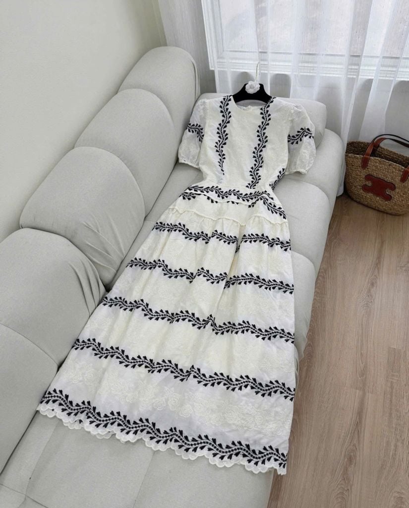 TQ1793-Đầm TK thêu hoa CC Kem