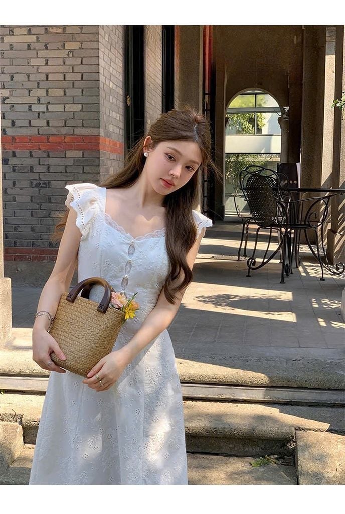 VGU0239 ĐẦM TRẮNG THÊU VIỀN REN