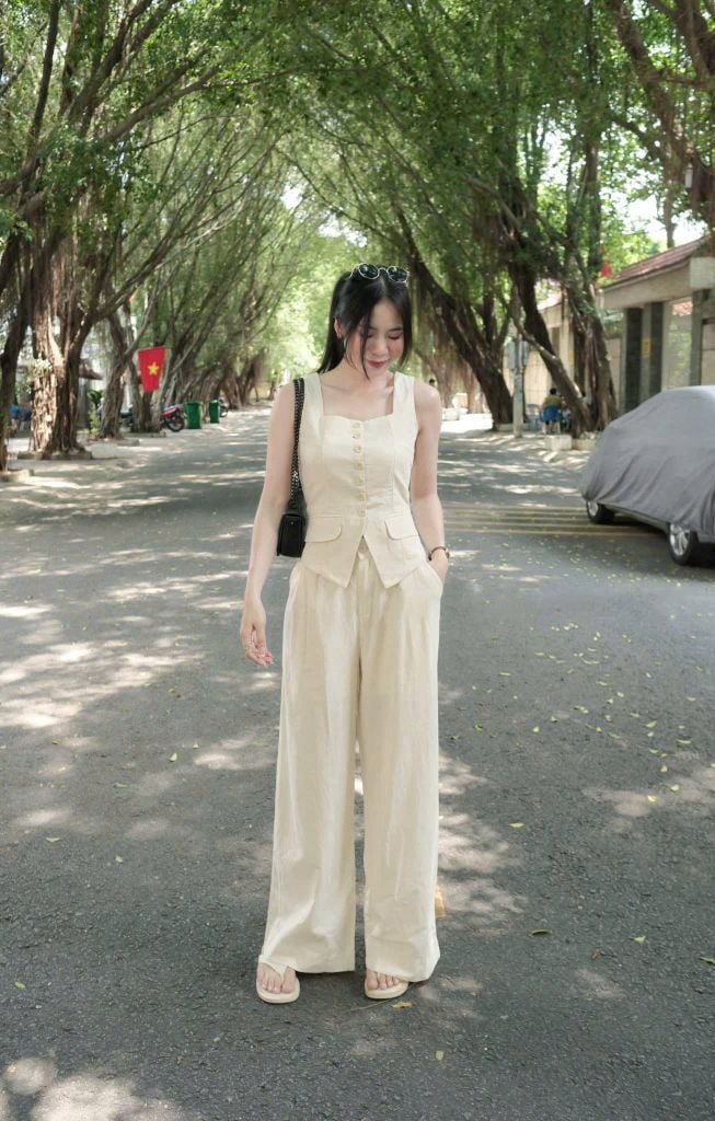 KS0731-Set áo cổ vuông phối nắp túi, quần dài Kem
