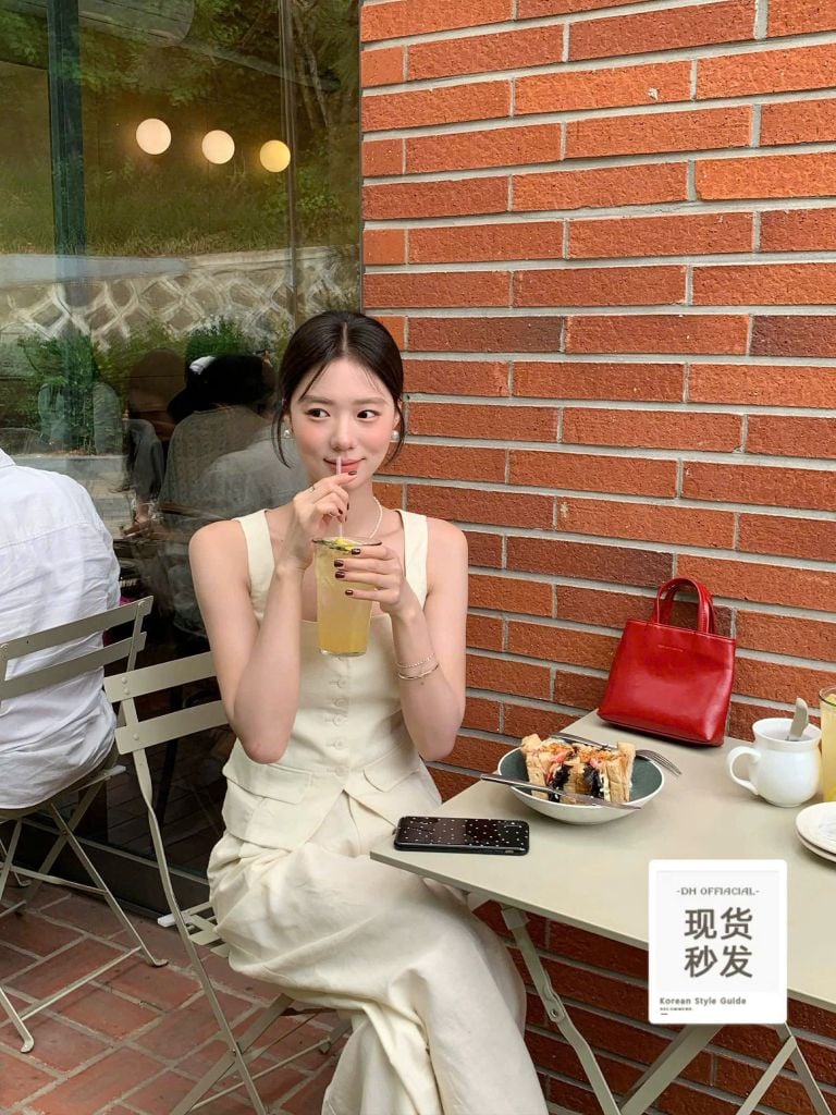 KS0731-Set áo cổ vuông phối nắp túi, quần dài Kem