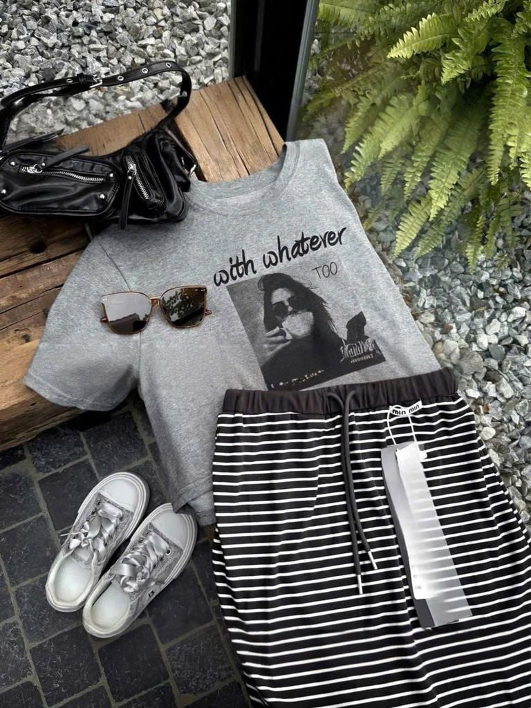 VGU0279-Set áo thun in hình, CV dài sọc Xám