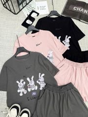 TB8292-Set áo thun in thỏ, quần short viền bèo Đen
