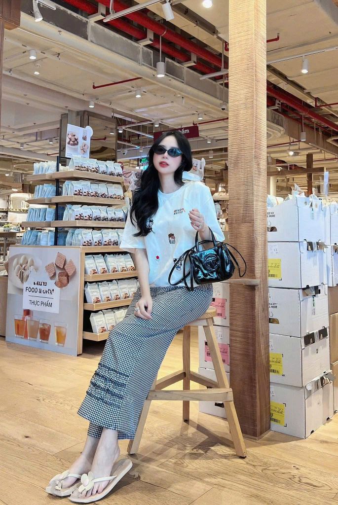 TQ4275-Set áo thun trắng in hình, quần caro nhí nhúng bèo