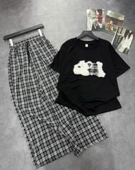 TB8310-Set áo thun đen đính cún nổi, quần dài caro