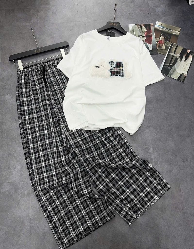 TB8311-Set áo thun trắng đính cún nổi, quần dài caro