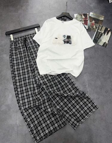 TB8311-Set áo thun trắng đính cún nổi, quần dài caro