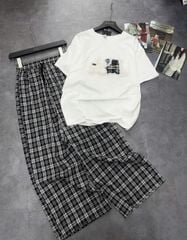 TB8311-Set áo thun trắng đính cún nổi, quần dài caro