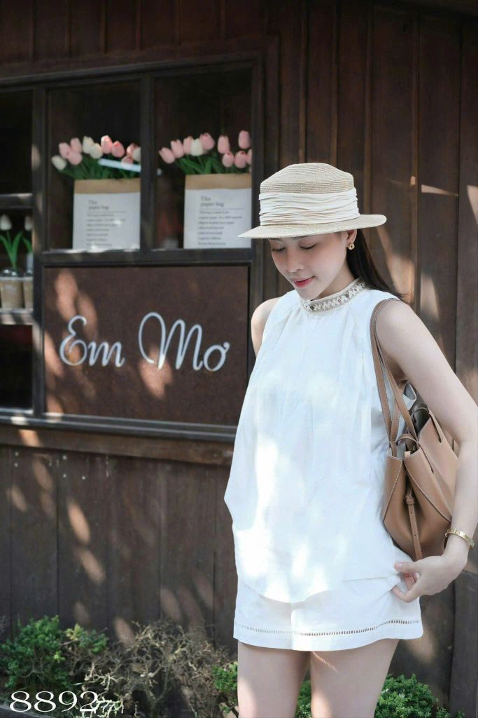 VGU0302-Set áo sát nách viền cổ kết hạt, quần short Trắng