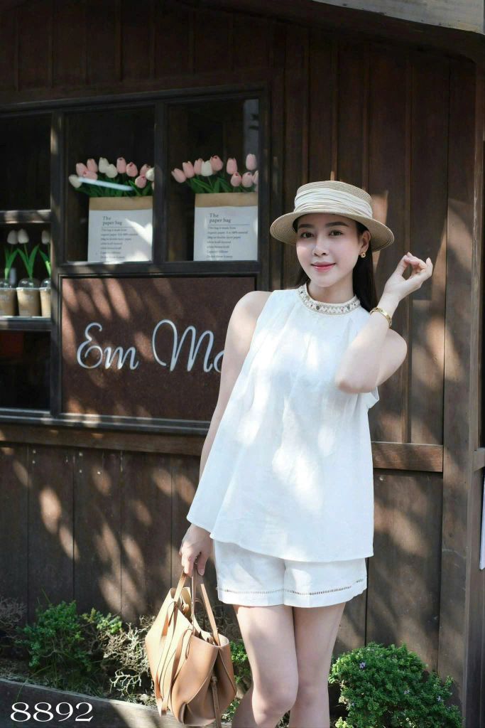 VGU0302-Set áo sát nách viền cổ kết hạt, quần short Trắng