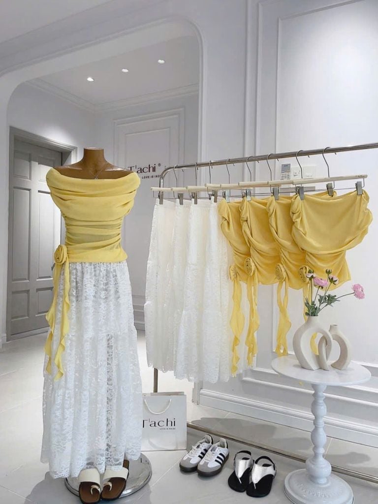 VGU0357-Set áo bệt vai eo đính hoa, CV ren dài Trắng