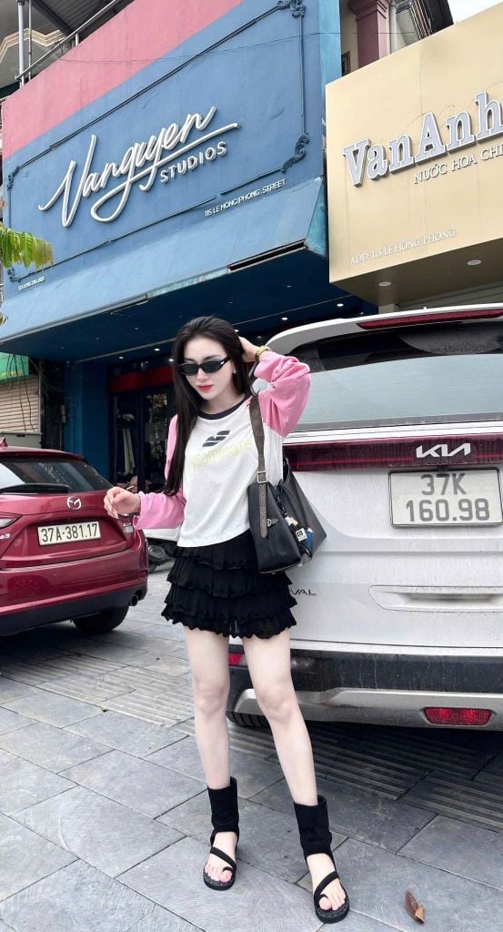 VGU0368-Áo thun Trắng in chữ phối tay hồng (áo lẻ)